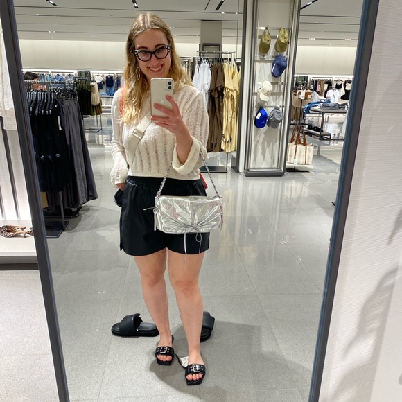 H&M mid rise vegan leather shorts size medium - Picture 6 of 6